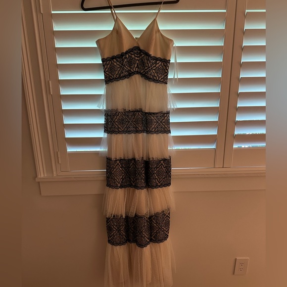 BCBGMaxAzria pink tulle and black lace tiered gown - Picture 3 of 4